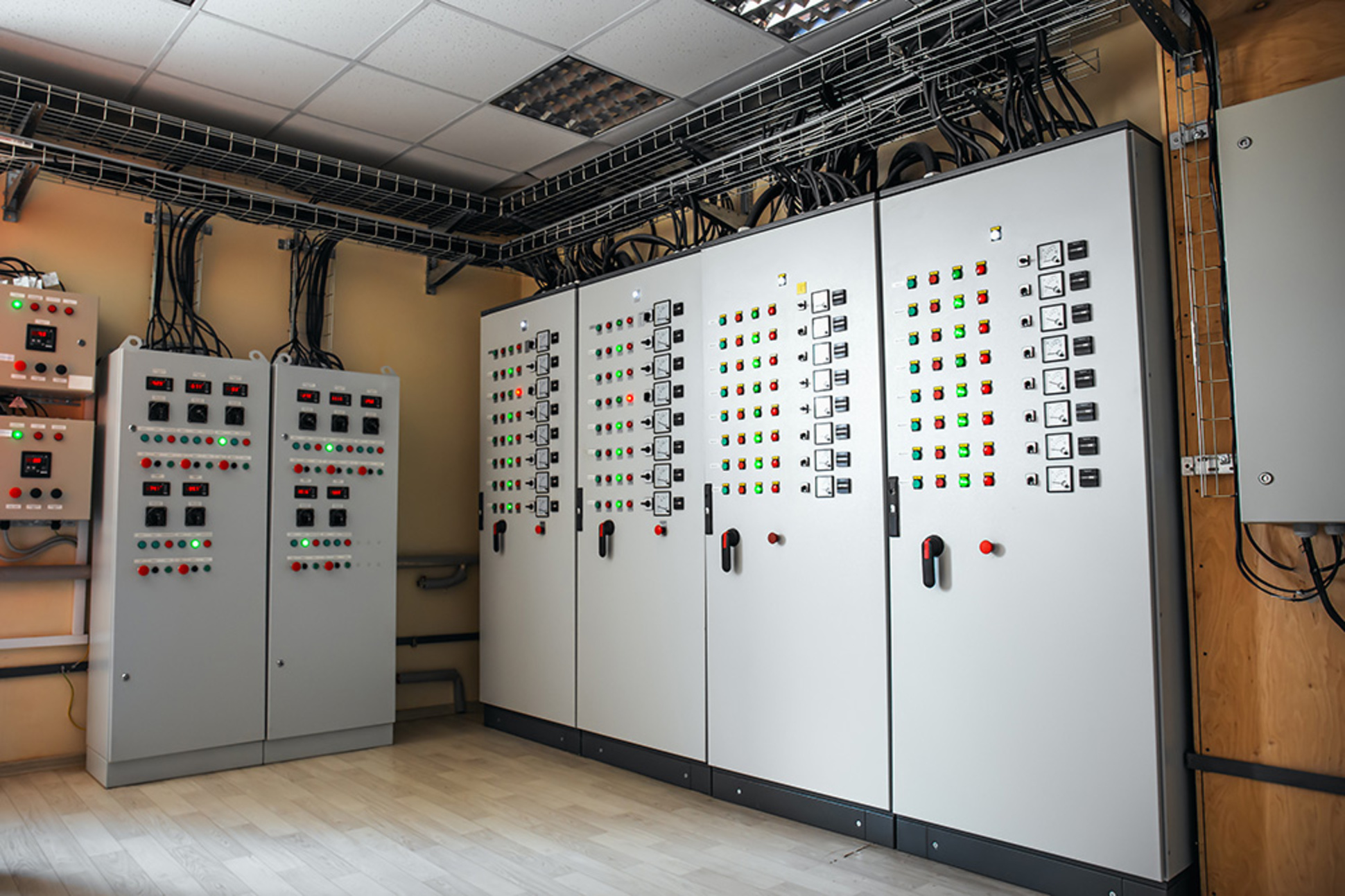 Schalt­anlagen­bau bei ALL IN ONE Elektro & IT Technologie GmbH in Frankfurt am Main