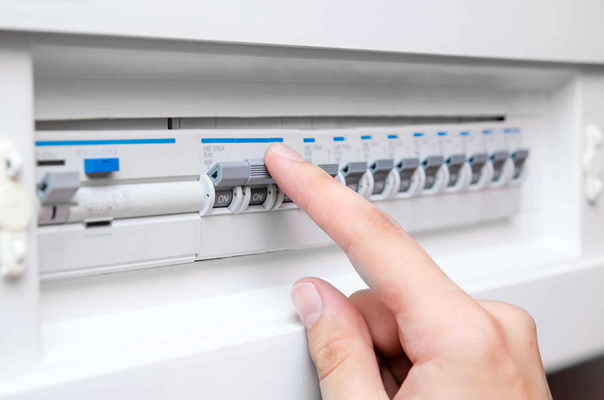 Schalt­schrank­bau bei ALL IN ONE Elektro & IT Technologie GmbH in Frankfurt am Main